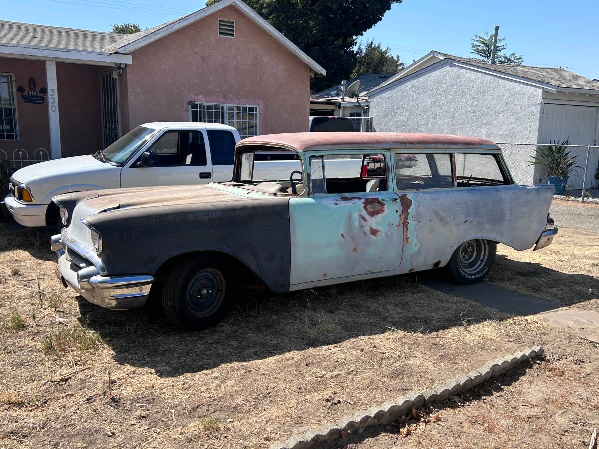 Chevrolet-Wagon-1957-2