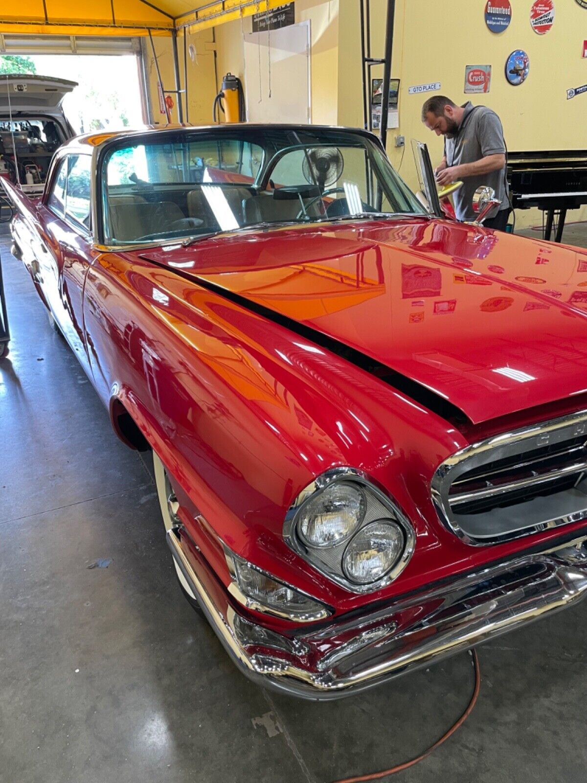 Chrysler-300-Series-Coupe-1961-14