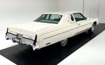 Chrysler-New-Yorker-1976-4