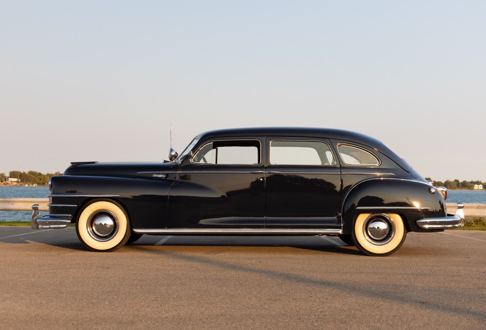 Chrysler-Windsor-Limousine-1947-5