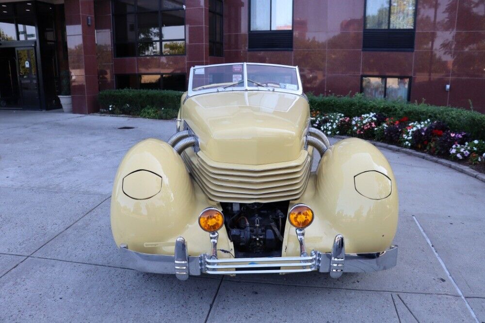 Cord-812-Phaeton-1937-2