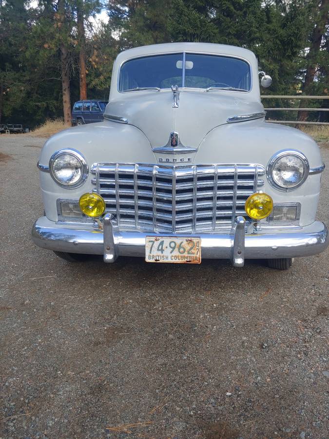 Dodge-4dr-sedan-1947-2