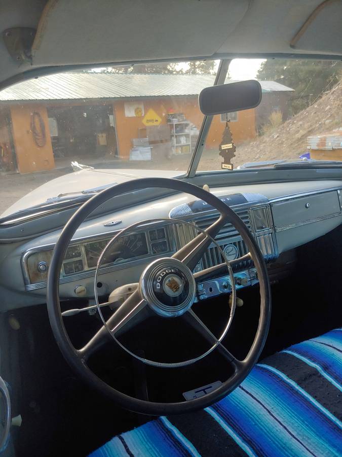 Dodge-4dr-sedan-1947-3