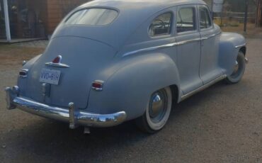 Dodge-4dr-sedan-1947-4