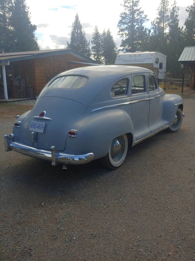 Dodge-4dr-sedan-1947-4