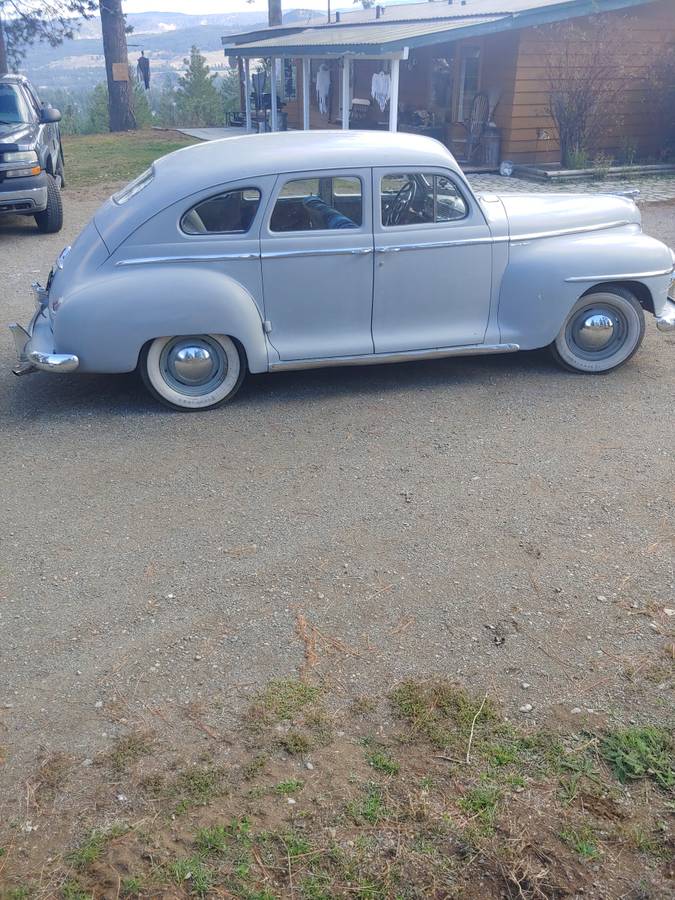 Dodge-4dr-sedan-1947-5