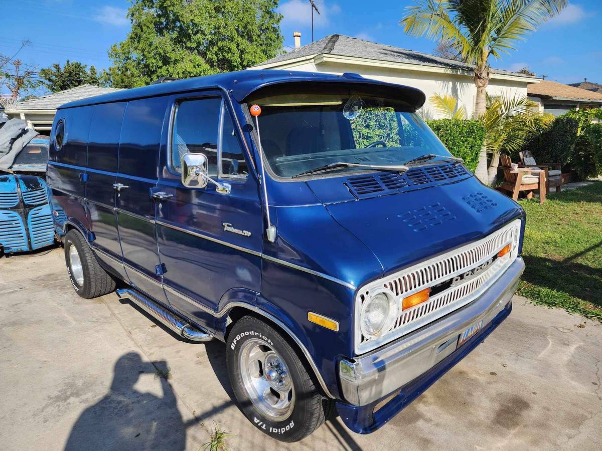 Dodge-B200-1973-1