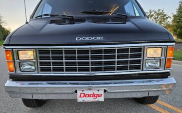 Dodge-B250-1984-9