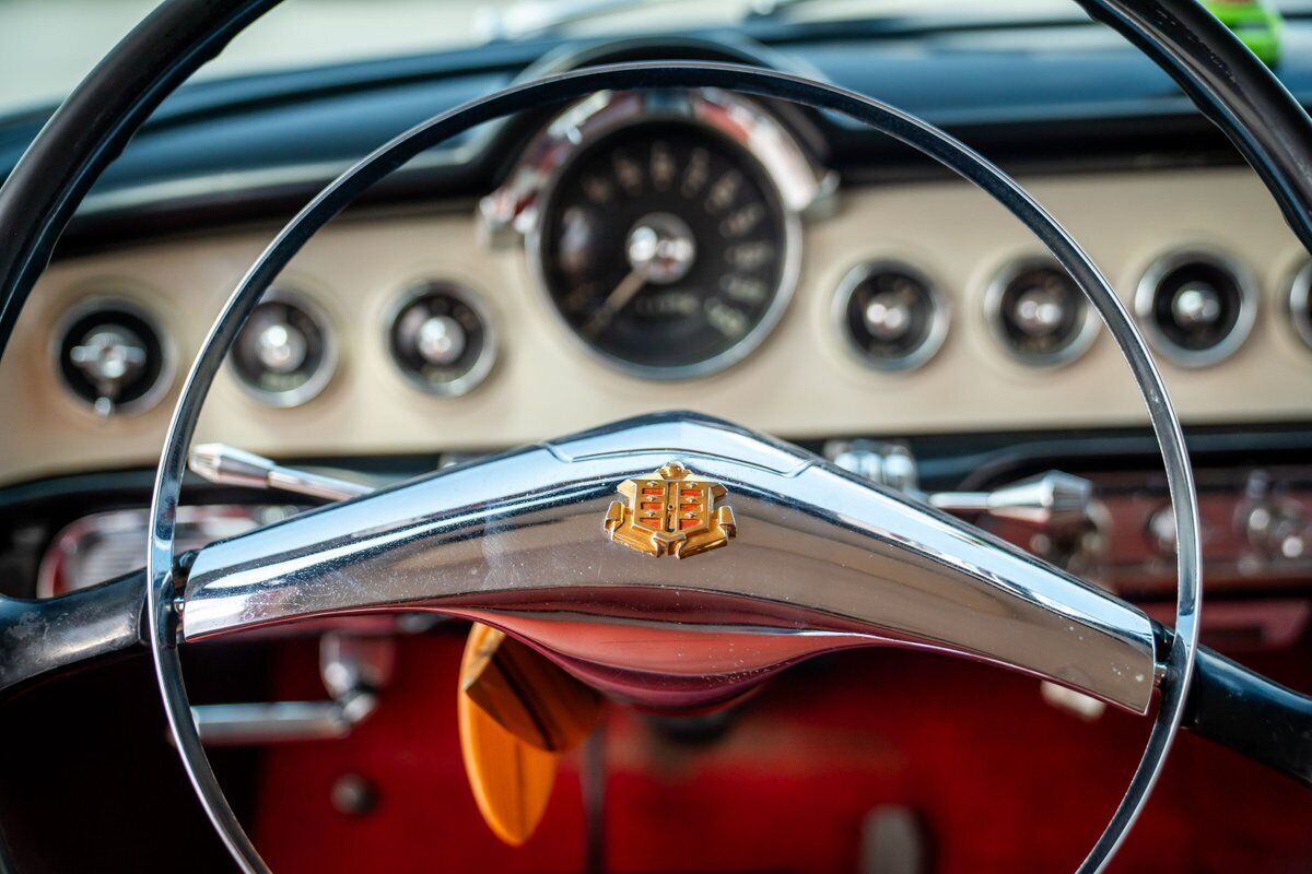 Dodge-Coronet-Suburban-1955-36