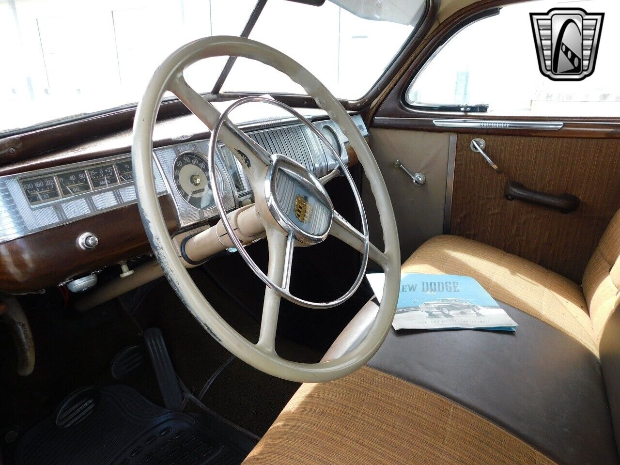 Dodge-Custom-1948-10