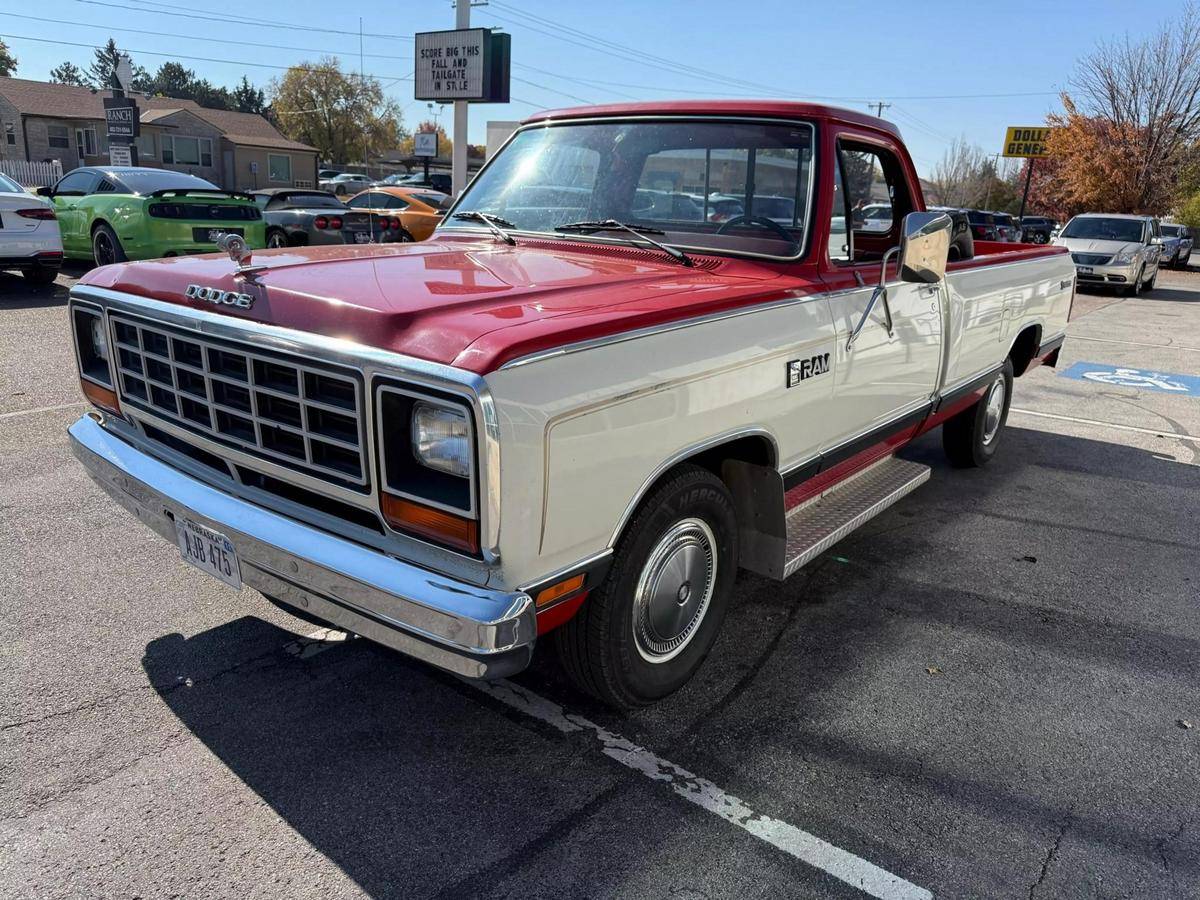 Dodge-D-series-1984-3