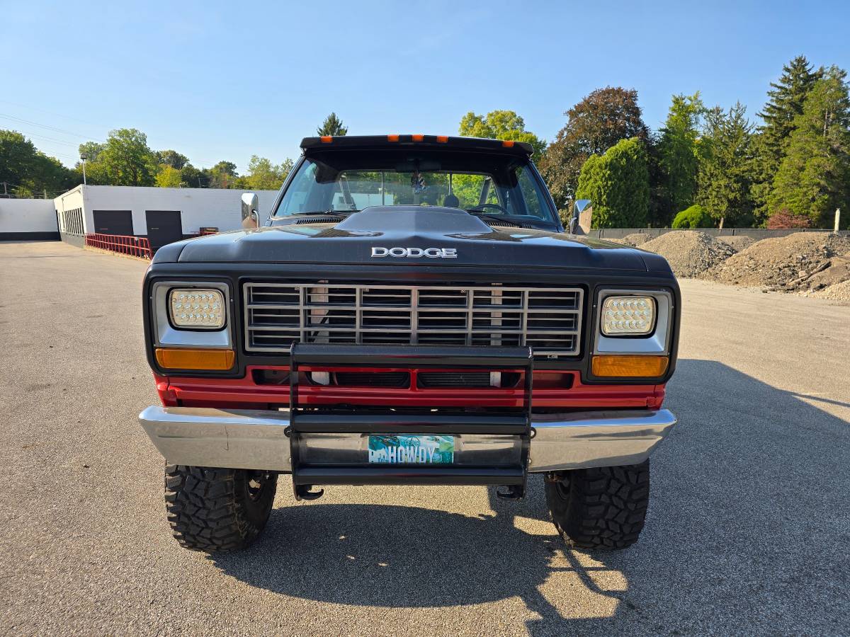 Dodge-D-series-conventional-cab-150-job-rated-1984-3