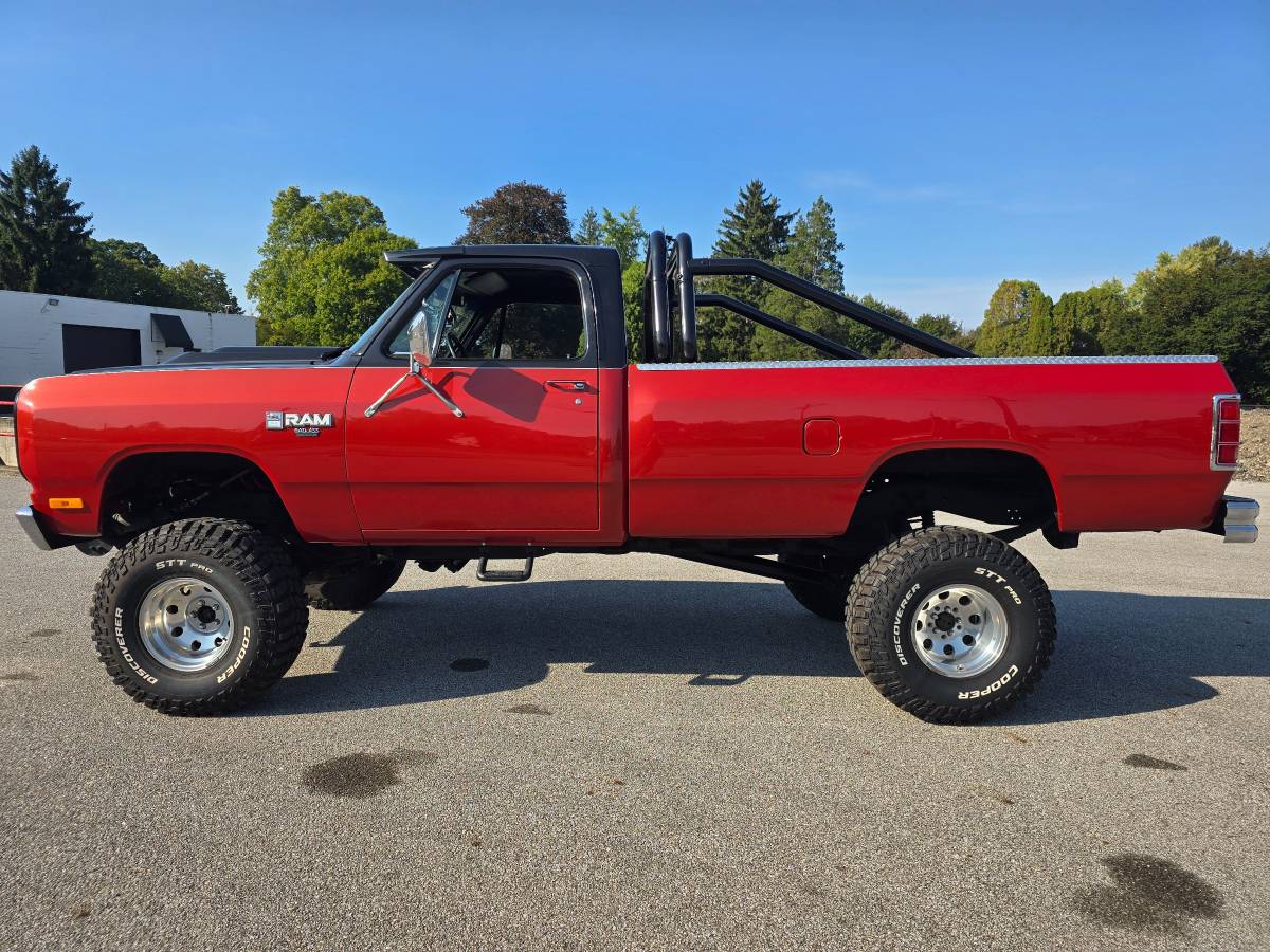 Dodge-D-series-conventional-cab-150-job-rated-1984-9