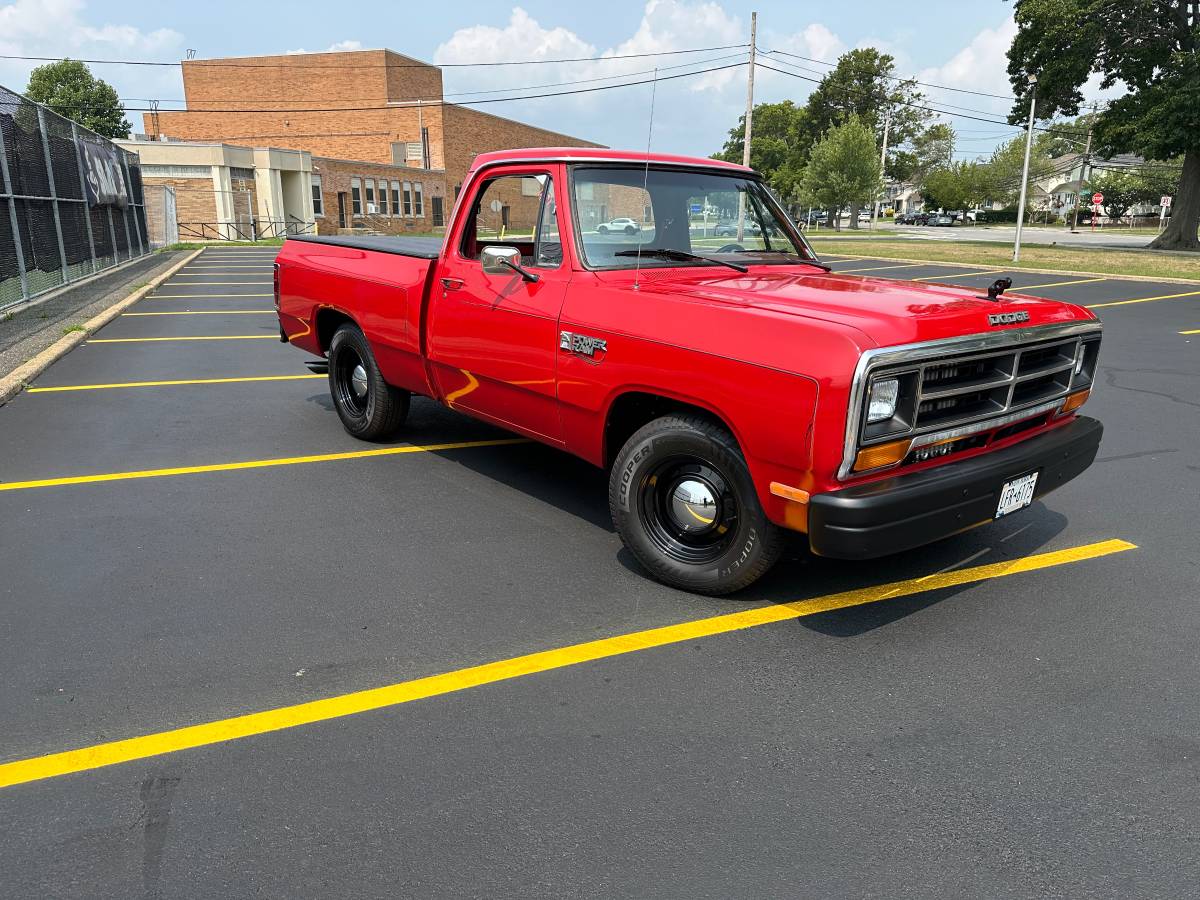 Dodge-D150-1984-1