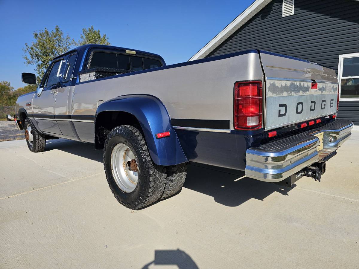 Dodge-Ram-3500-dually-diesel-1993-2