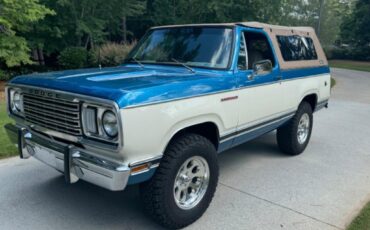 Dodge Ram Charger 383 factory a/c 2 tops frame off. No r  1977