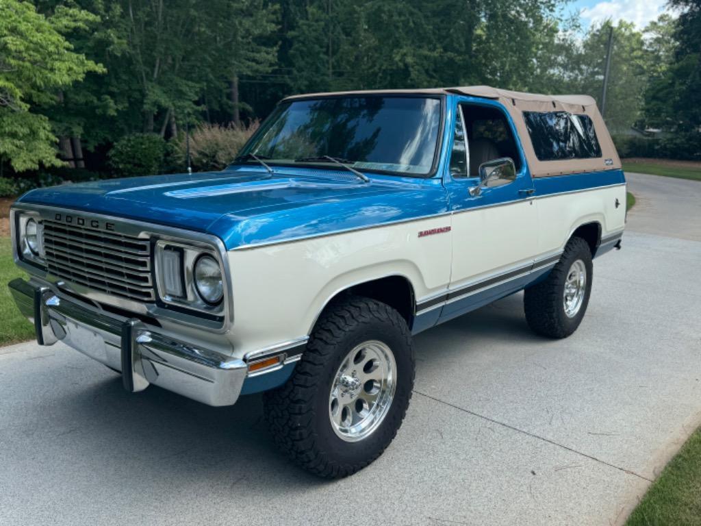 Dodge Ram Charger 383 factory a/c 2 tops frame off. No r  1977