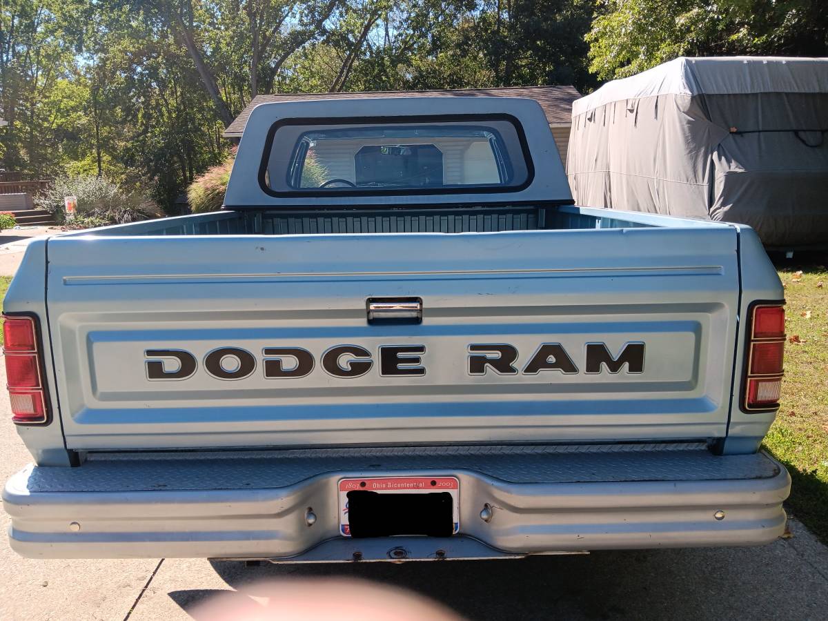 Dodge-Ram-d150-1987-2