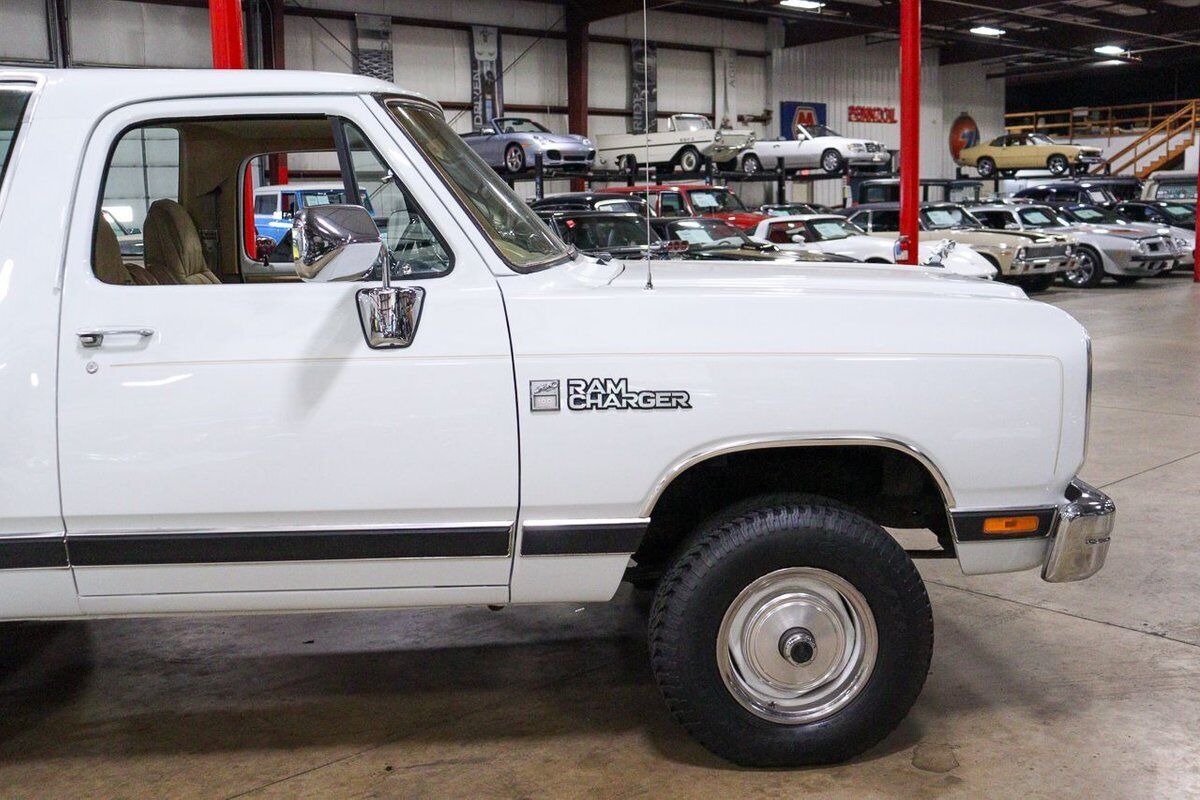 Dodge-Ramcharger-SUV-1988-9