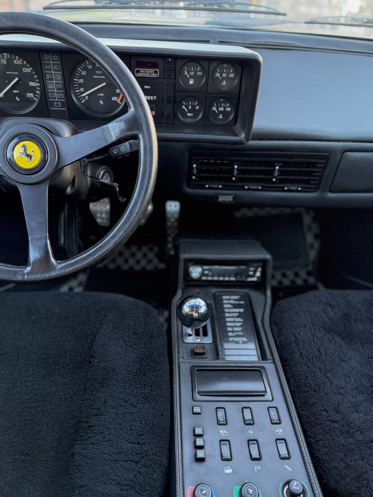 Ferrari-Mondial-Coupe-1983-11