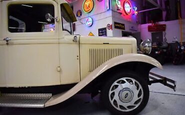 Ford-12-Ton-Pickup-1932-9