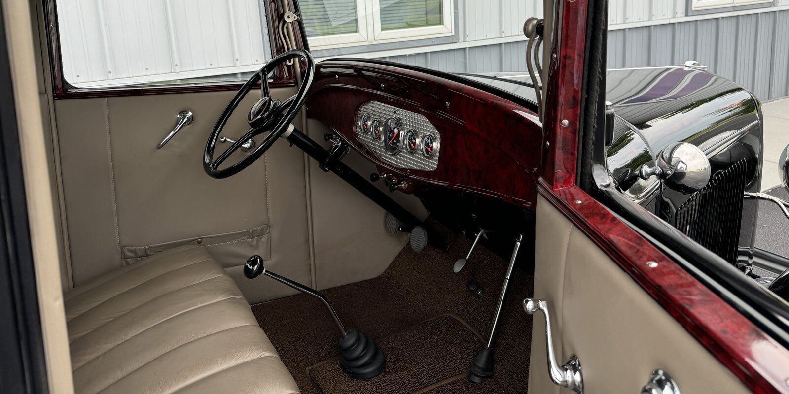 Ford-5-Window-1932-12