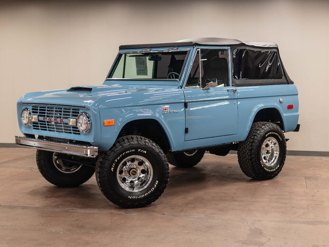 Ford Bronco  year1}