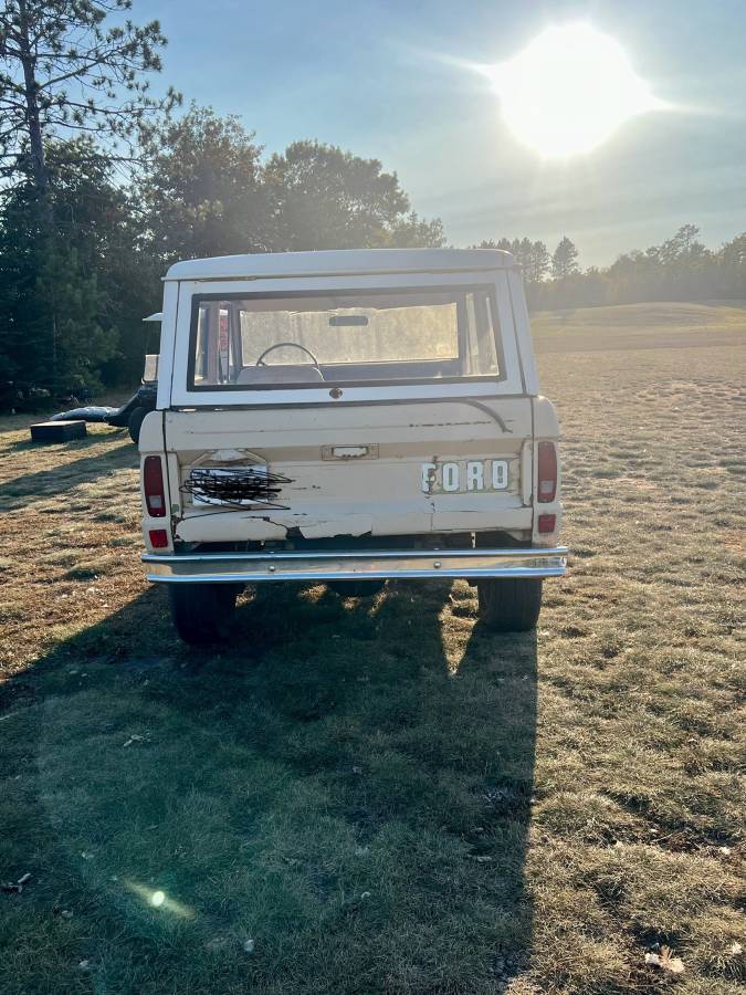 Ford-Bronco-1974-3