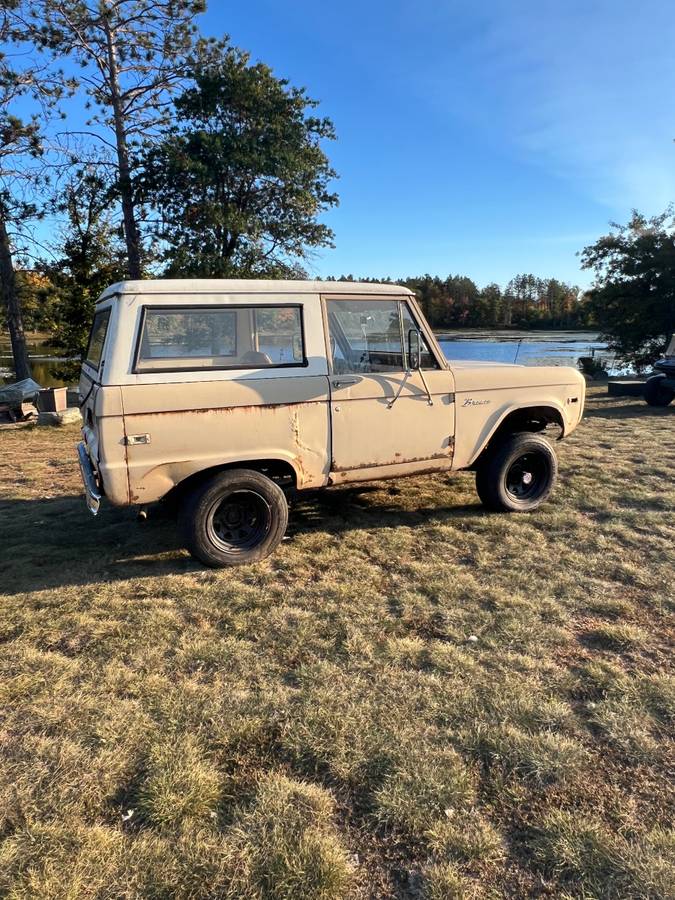 Ford-Bronco-1974