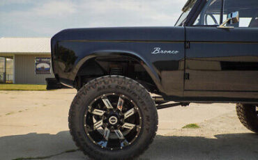 Ford-Bronco-1975-3