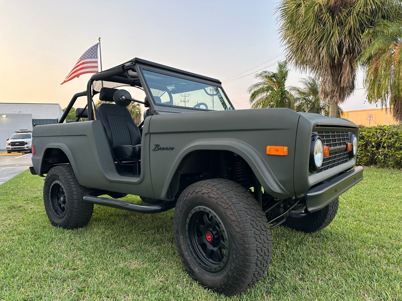 Ford-Bronco-1977-1