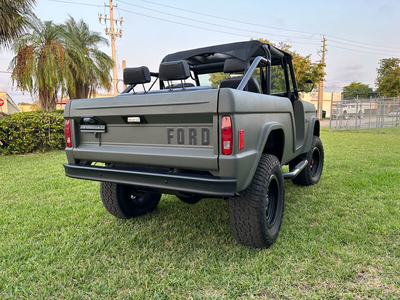 Ford-Bronco-1977-4