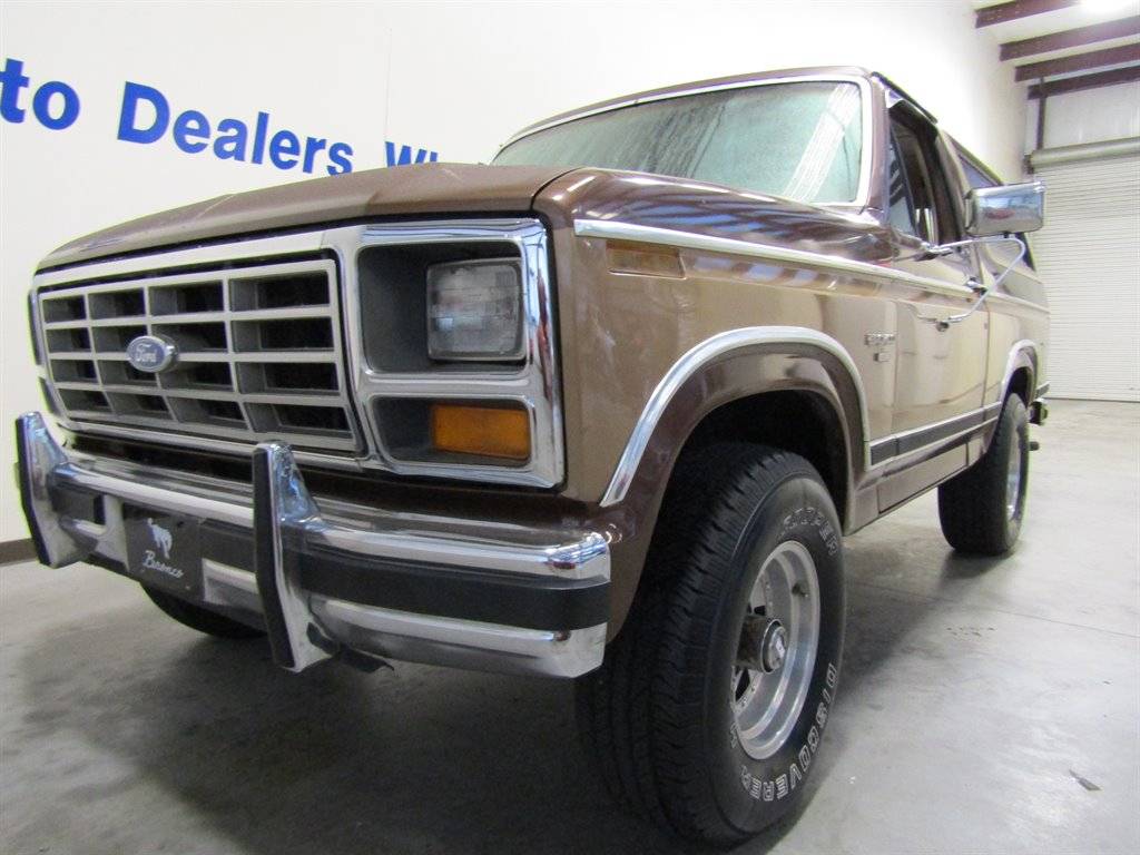 Ford-Bronco-1983-1