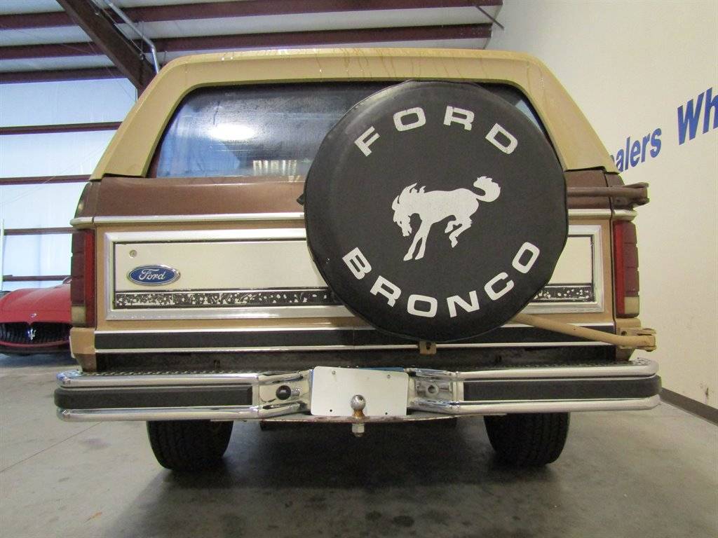 Ford-Bronco-1983-3