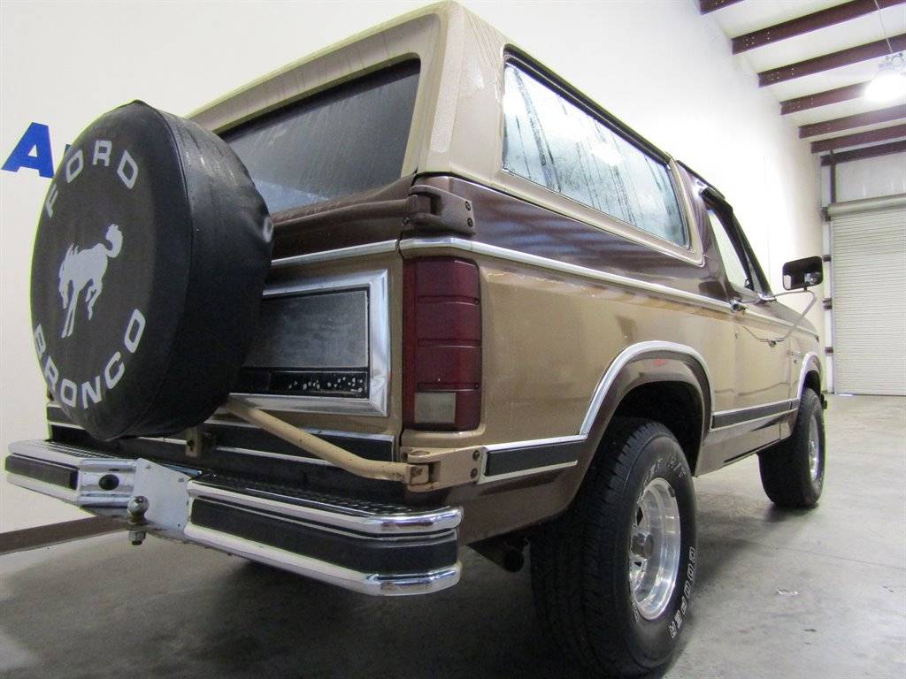 Ford-Bronco-1983-4