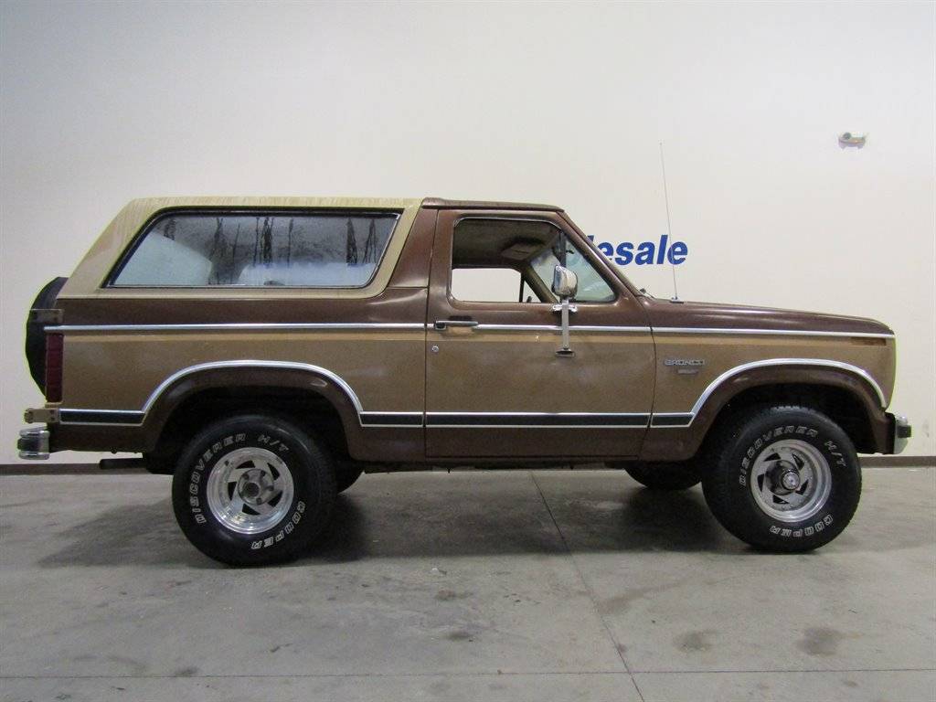 Ford-Bronco-1983-5