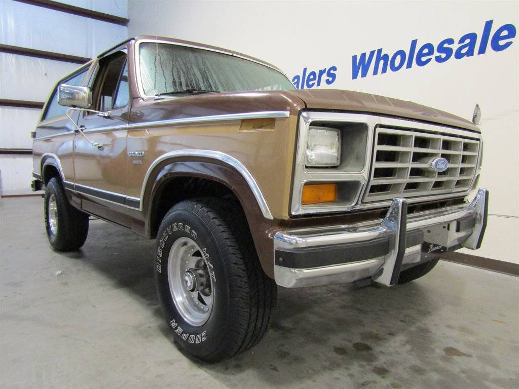 Ford-Bronco-1983-6