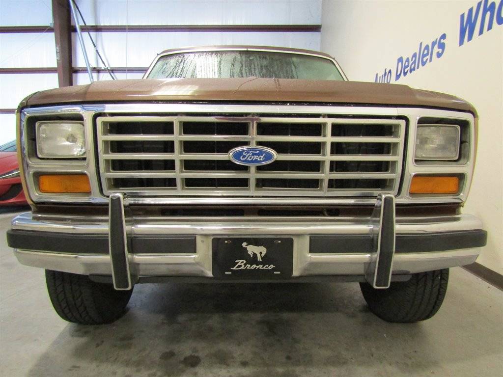 Ford-Bronco-1983-7