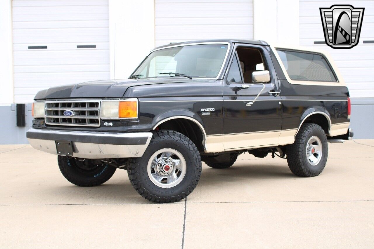 Ford-Bronco-1988-3