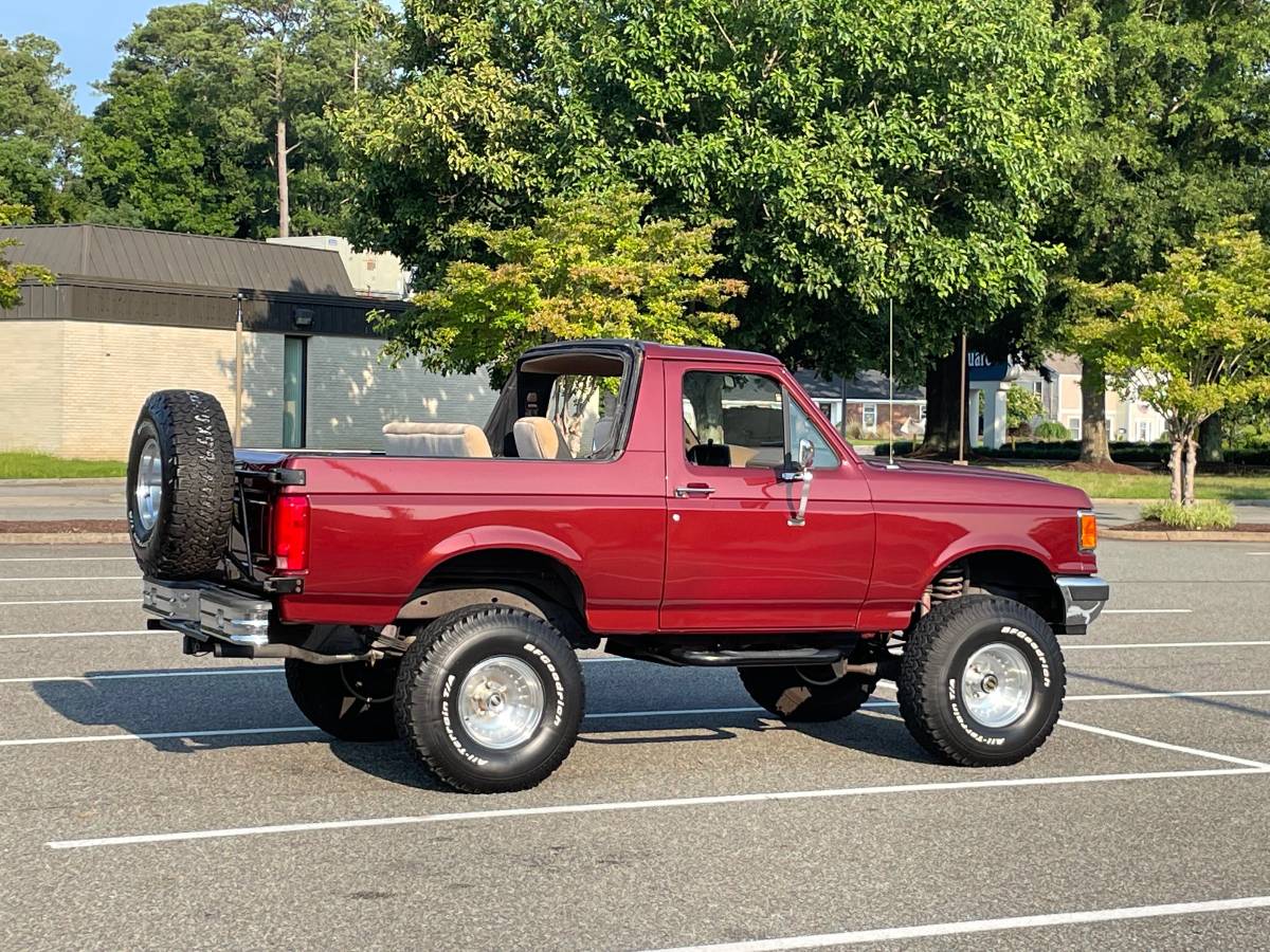 Ford-Bronco-1990-1