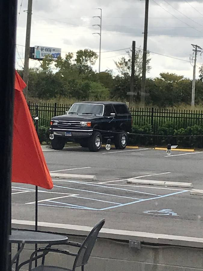 Ford-Bronco-1990-11