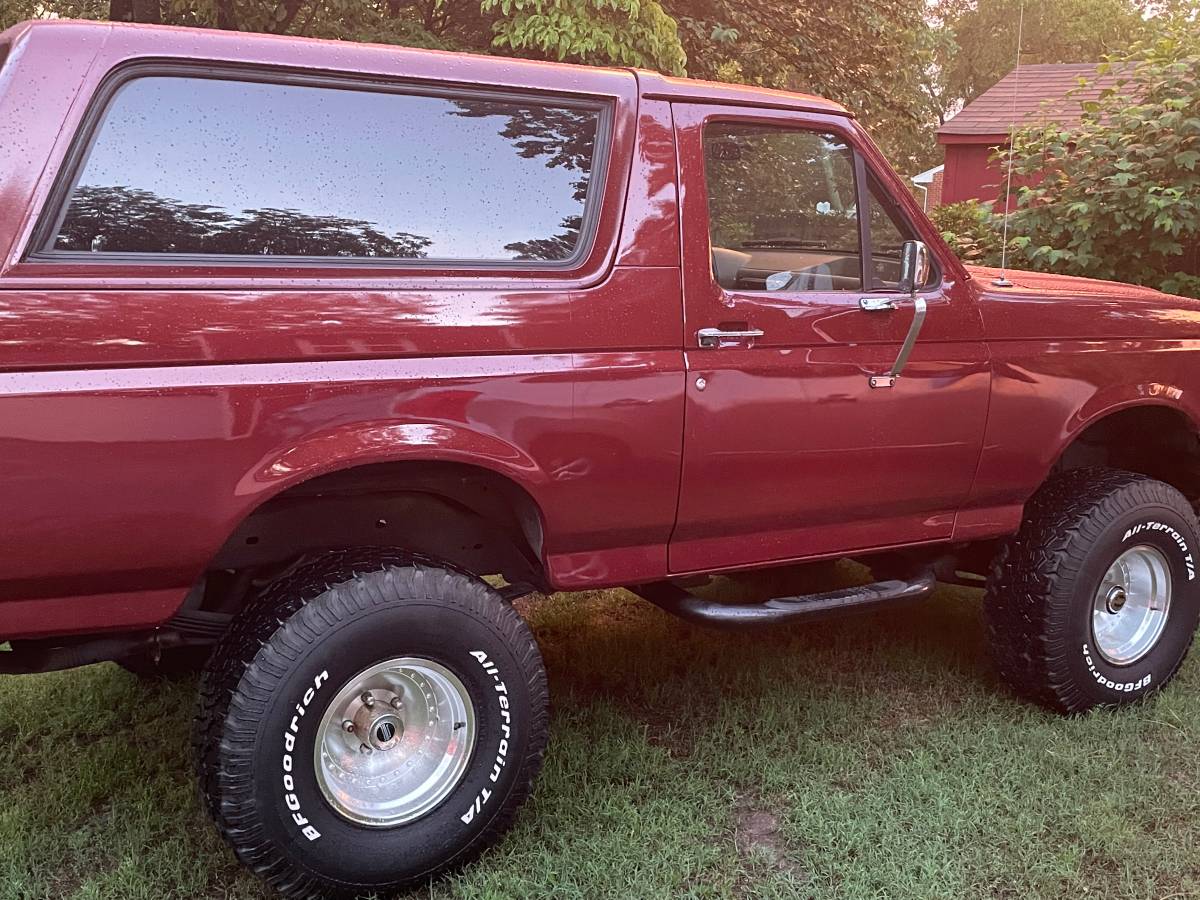 Ford-Bronco-1990-2