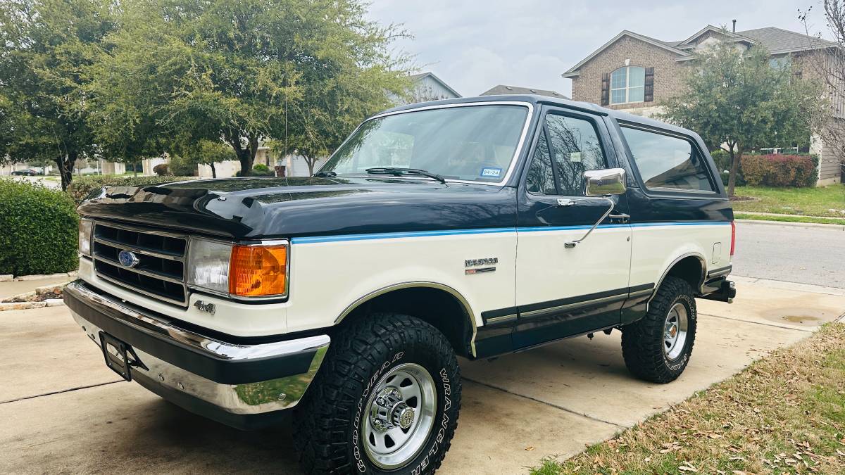 Ford-Bronco-1990-23