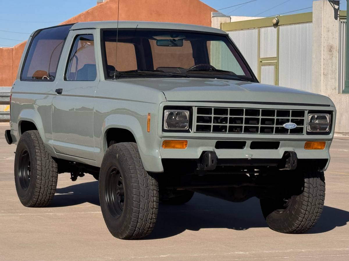 Ford-Bronco-2-1986