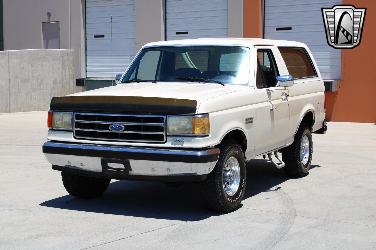 Ford-Bronco-Cabriolet-1990-3