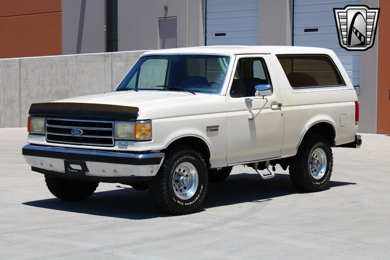 Ford-Bronco-Cabriolet-1990-4