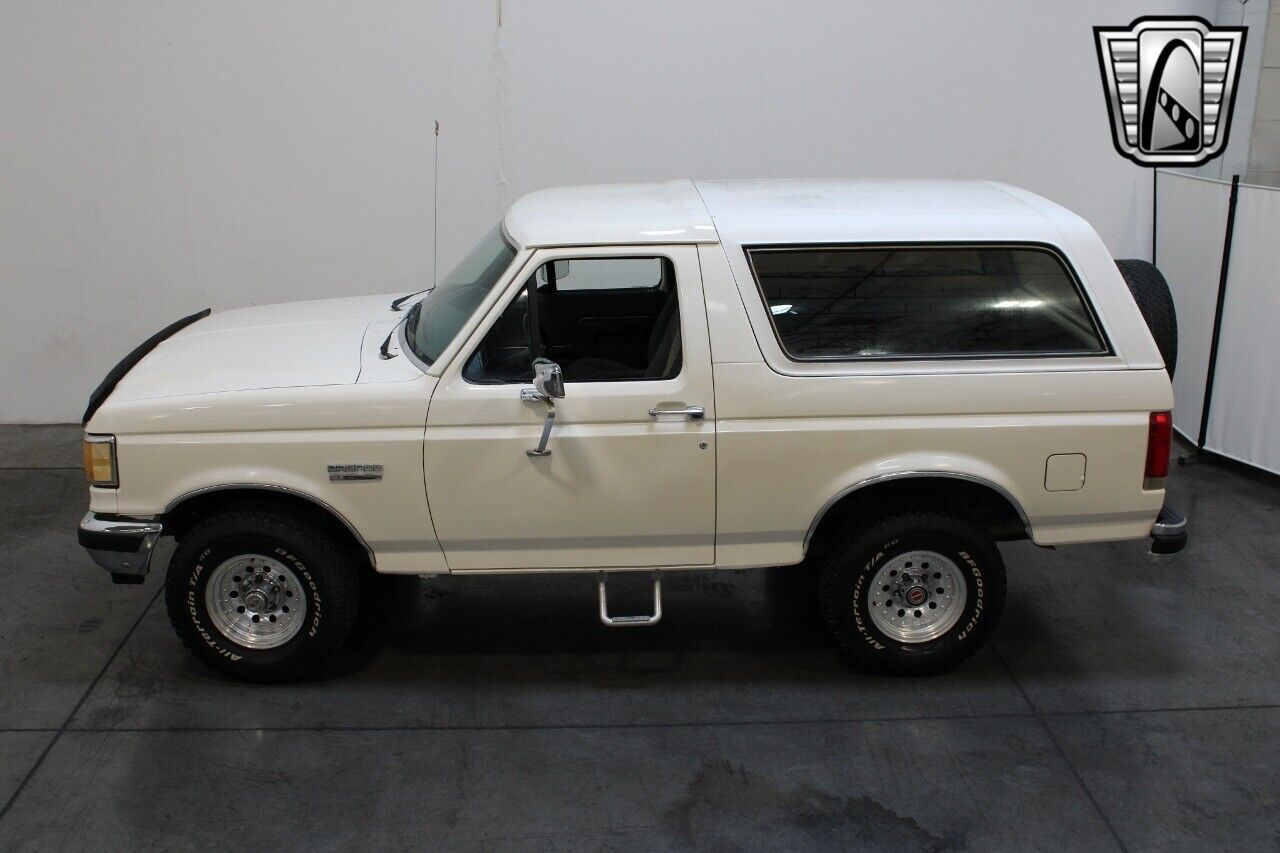 Ford-Bronco-Cabriolet-1990-9