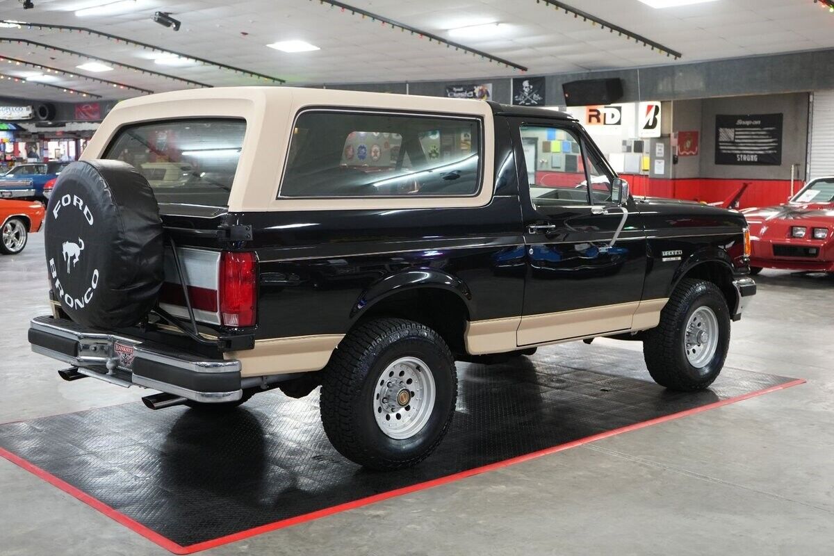 Ford-Bronco-Eddie-Bauer-4x4-SUV-1991-5