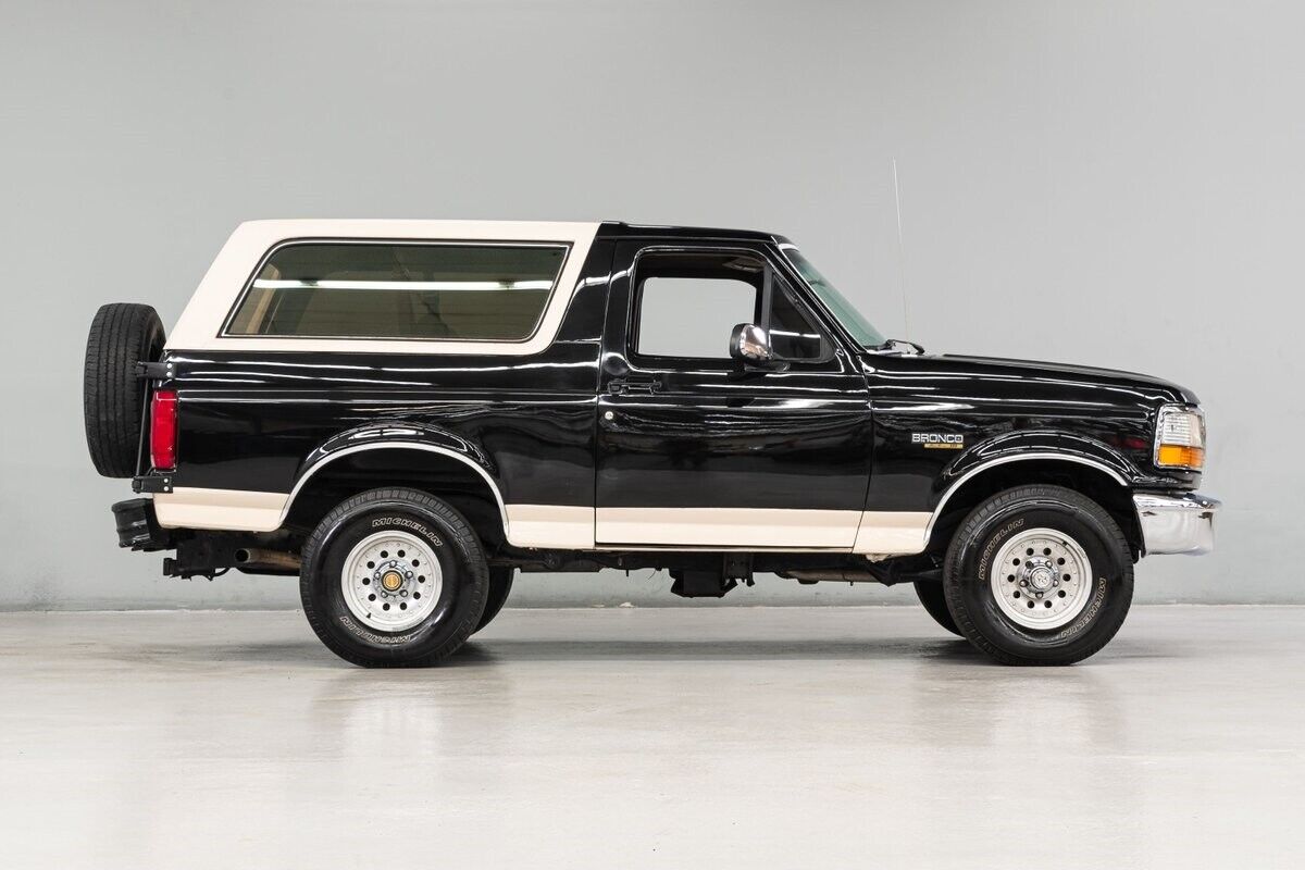 Ford-Bronco-SUV-1993-7