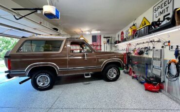 Ford-Bronco-xlt-4x4-5.0l-1983-2